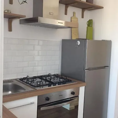 Roselyn Apartment アパート